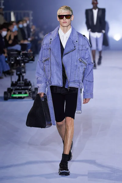 Look 95